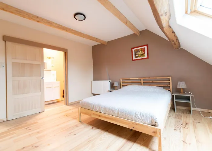 De Chez Jean Sur Deux Etages * Bourseigne-Vieille