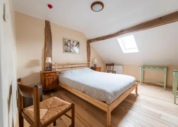 De Chez Jean Sur Deux Etages Holiday home Bourseigne-Vieille